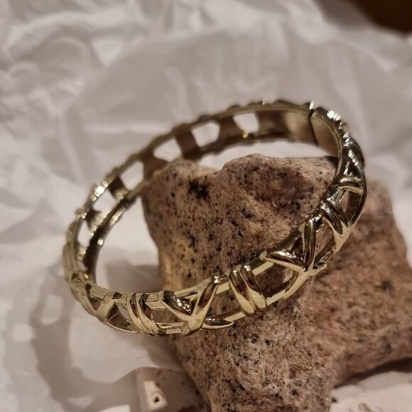 New ANTHRO Intricate Gold Bangle Spring Hinge Bracelet with Ornate Design - Picture 3 of 10